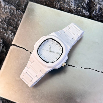 Gentlemen's Classic Quartz Watch Featuring a Smooth Resin Bracelet, Arabic Numerals on the Dial, and a Business Casual Aesthetic. A Removal Tool is Provided.