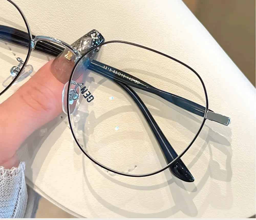 Clear Glasses for Women: Polygonal Metal Frame Eyeglasses with Flat Mirror Lenses, Designed for Girls, Featuring Anti-Blue Light Technology and Fashionable Eyewear Aesthetics.
