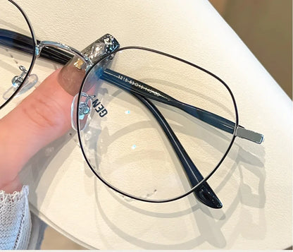 Clear Glasses for Women: Polygonal Metal Frame Eyeglasses with Flat Mirror Lenses, Designed for Girls, Featuring Anti-Blue Light Technology and Fashionable Eyewear Aesthetics.