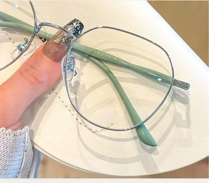 Clear Glasses for Women: Polygonal Metal Frame Eyeglasses with Flat Mirror Lenses, Designed for Girls, Featuring Anti-Blue Light Technology and Fashionable Eyewear Aesthetics.
