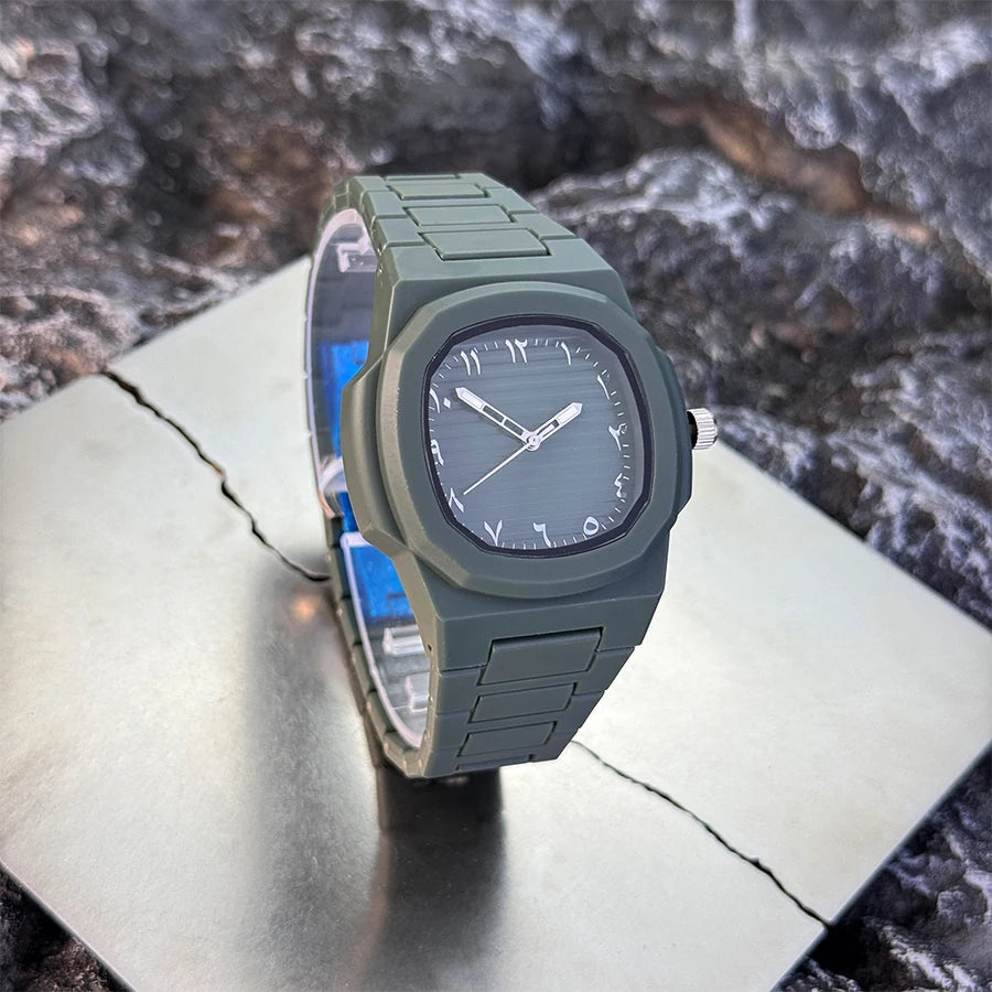 Gentlemen's Classic Quartz Watch Featuring a Smooth Resin Bracelet, Arabic Numerals on the Dial, and a Business Casual Aesthetic. A Removal Tool is Provided.