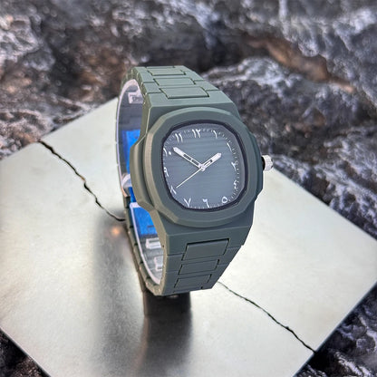 Gentlemen's Classic Quartz Watch Featuring a Smooth Resin Bracelet, Arabic Numerals on the Dial, and a Business Casual Aesthetic. A Removal Tool is Provided.