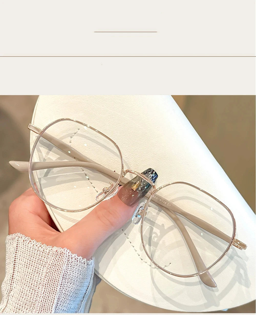 Clear Glasses for Women: Polygonal Metal Frame Eyeglasses with Flat Mirror Lenses, Designed for Girls, Featuring Anti-Blue Light Technology and Fashionable Eyewear Aesthetics.
