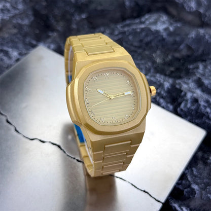 Gentlemen's Classic Quartz Watch Featuring a Smooth Resin Bracelet, Arabic Numerals on the Dial, and a Business Casual Aesthetic. A Removal Tool is Provided.