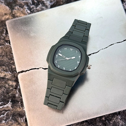 Gentlemen's Classic Quartz Watch Featuring a Smooth Resin Bracelet, Arabic Numerals on the Dial, and a Business Casual Aesthetic. A Removal Tool is Provided.