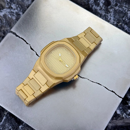 Gentlemen's Classic Quartz Watch Featuring a Smooth Resin Bracelet, Arabic Numerals on the Dial, and a Business Casual Aesthetic. A Removal Tool is Provided.